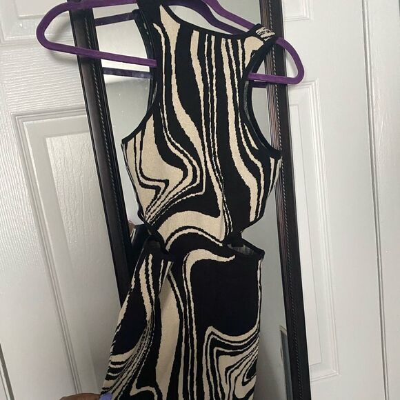 Abstract o-ring sweater dress - Picture 1 of 9